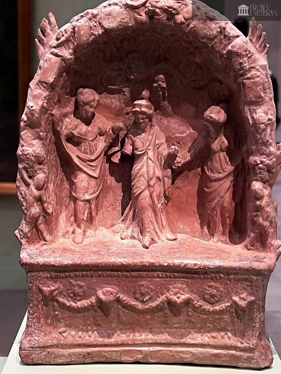 ValeriaAugusta8's tweet photo. Groupe de nymphes dans une grotte  provenant de Myrina (125-100 av. J.-C., argile, Turquie). Appartenant aux collections du Louvre, elle était présentée au Louvre-Lens dans l’exposition « Mondes souterrains ». https://t.co/pGmph8Y0SX