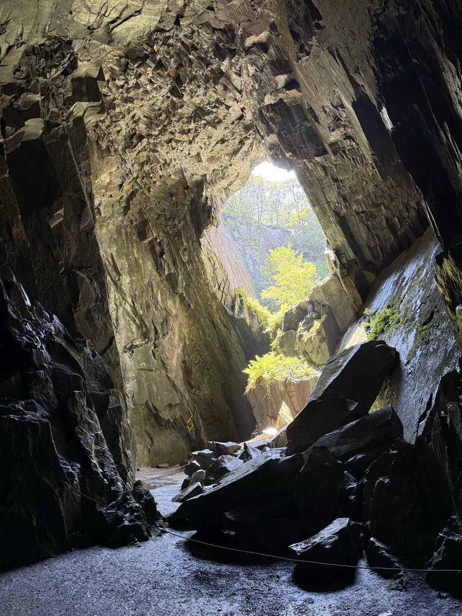 NorthernWalker1's tweet photo. Cathedral Caverns in the English Lake District #catherdralcaverns #quarry #cave #underground #lakedistrict #englishlakedistrict https://t.co/o6cQErdVvw