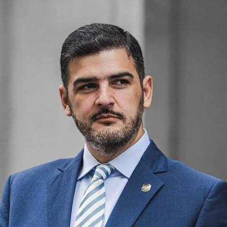 politicsecu's tweet photo. 📍Jaime Nebot pactó con Aquiles Álvarez para que no fiscalice su administración de 19 años como alcalde de Guayaquil.

Aquiles Álvarez en campaña prometió cerrar el municipio de Guayaquil hasta exclarecer CUENTAS y jamás cumplió.

Desaparecieron documentos de cómo vendieron tierras a gente pobre y el negociado de las fundaciones.