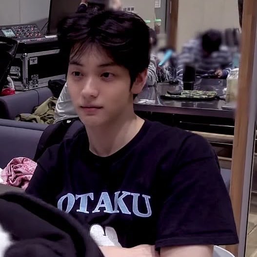 binflat_'s tweet photo. #숩텬
스빉이 형 이리와봐
왜
형이 지금 할 일이 있어
뭔데?
엎드려봐
...?
말랑말랑엉덩이푹신푹신♡
???????? https://t.co/Vx26lrCMkD
