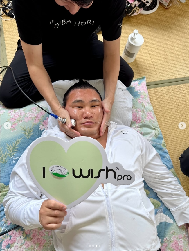 dji1319879's tweet photo. #sumo #豊昇龍 #横綱 #大相撲 #名古屋場所 #ボディ・フェイシャルケア
indiba.hori/Instagram https://t.co/efKJ9NvUy8