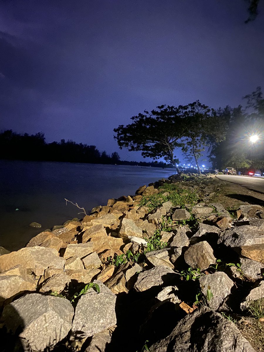 Fikzpmq's tweet photo. #หาดนราทัด เหงา https://t.co/8rTdeokyVN