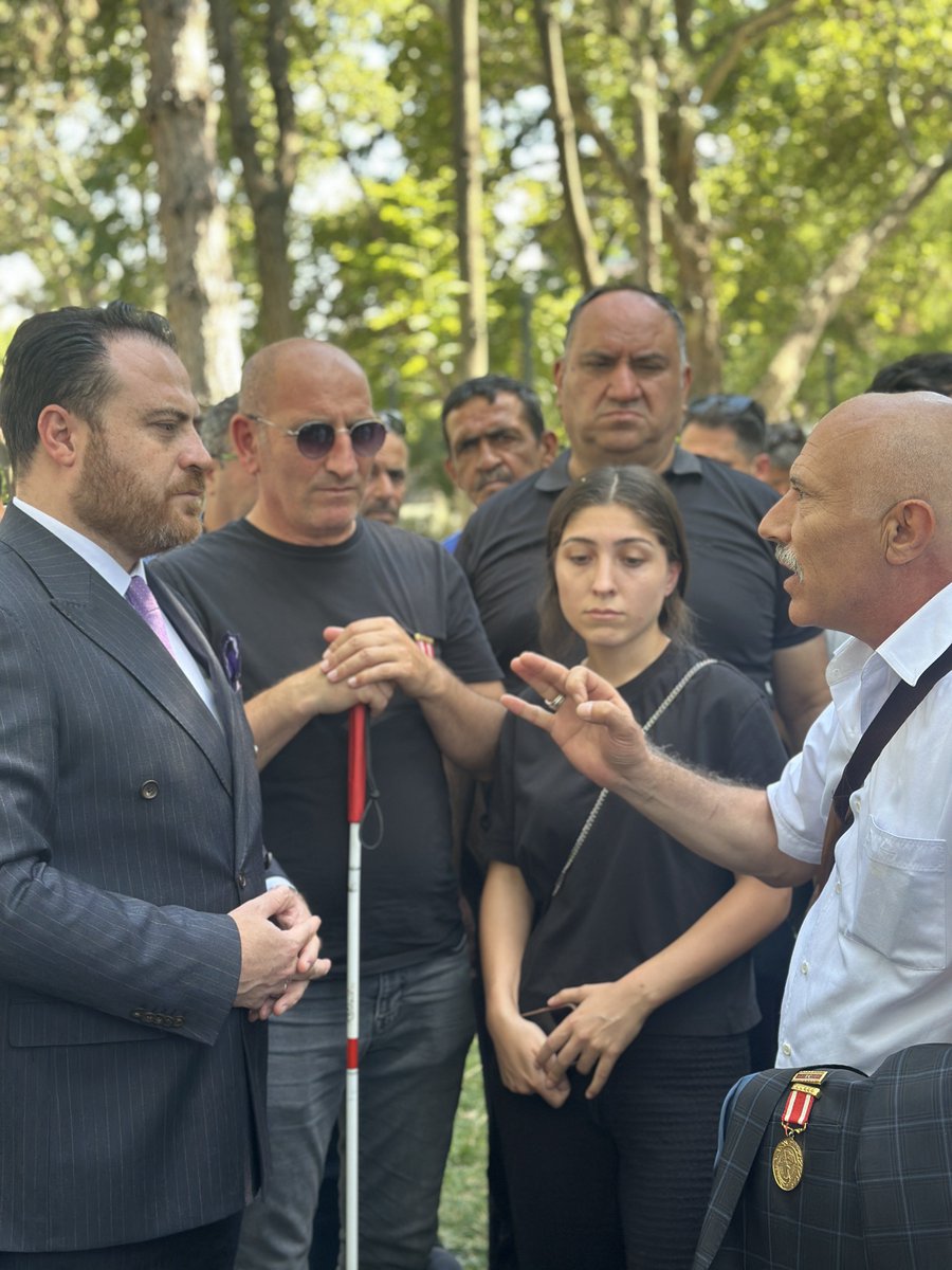 melihguuner's tweet photo. Terörle Mücadelede vatan için bedel ödemiş Gazi’lerimiz ve Şehit Aileleri özlük haklarının iyileştirilmesi için bugün Ankara Güvenpark’ta seslerini duyurmaya çalışıyorlar. Yeniden Refah Partimizi temsilen yanlarında olarak Genel Başkanımız Dr.Fatih Erbakan’ın selamlarını ilettik. https://t.co/gHPamjGP7U