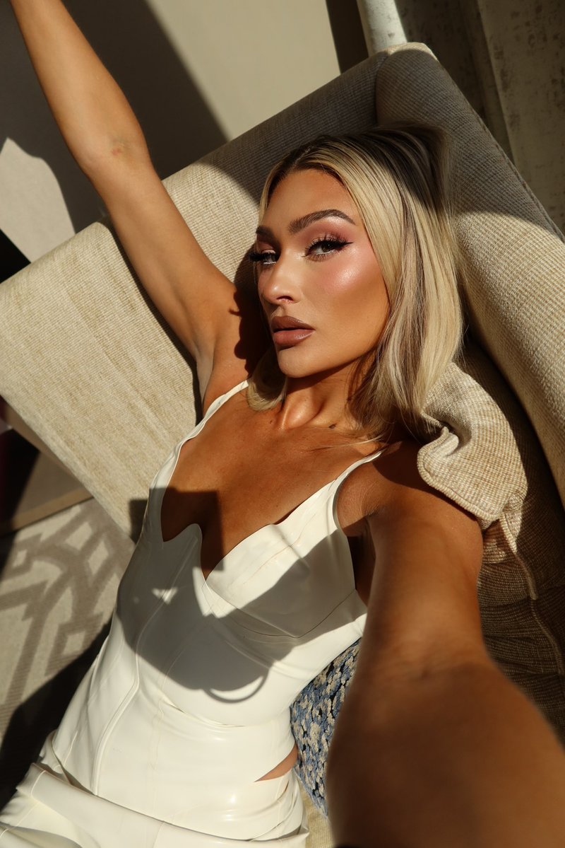 izzi_wwe's tweet photo. Birthday selfies #27๐ https://t.co/PLbNPWaCbu
