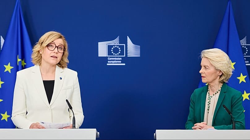 govern_antics's tweet photo. 🚨 🇪🇺 EU says claims that it is introducing an "internet passport" to control or censor internet access are false. The planned system is an age-verification app for age-restricted online services, not a passport for general internet access.

European Commission President Ursula von der Leyen said the app will allow users to "prove their age without revealing any other personal information" and that "users cannot be tracked."

Source: Euronews