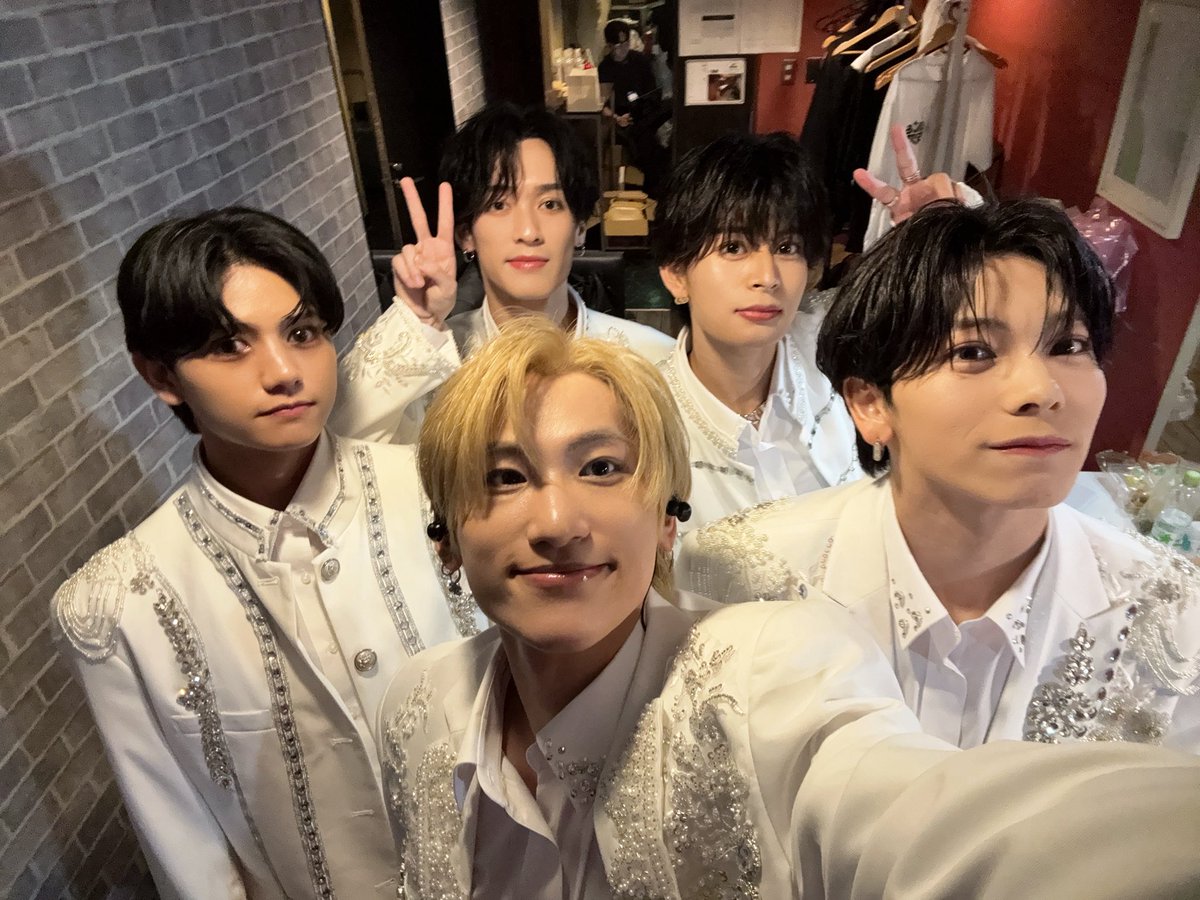 AVEST_KEITO's tweet photo. AVEST last Live
本当に幸せな時間でした
衣装も髪色も可愛いでしょ☺︎
ライブ構成・演出考えるのも楽しかったな✨
AVESTの時間でたくさん成長させていただきました。これからも自分にとって成長できる道を進んでいきます🔥
また、みんな会おう！！！！！！
AVEST に　BIG LOVE🫶 https://t.co/0Pz1rPHSJZ
