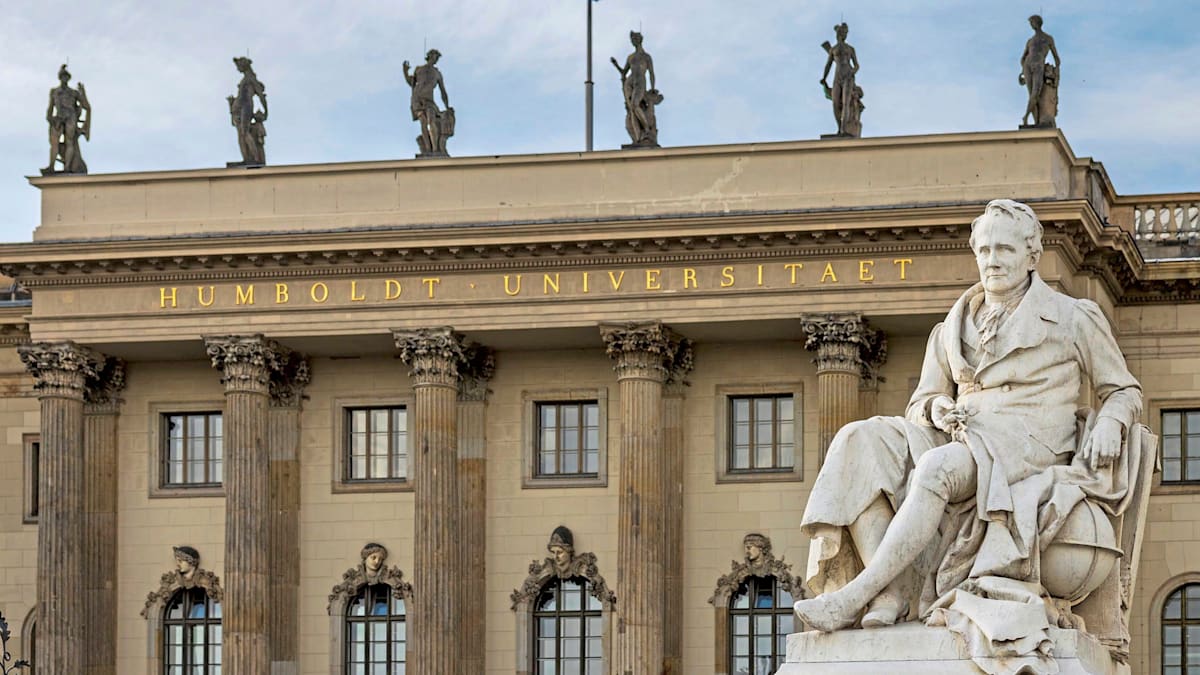 welt's tweet photo. „Antisemitischer Tiefpunkt“ – Studentenparlament der Humboldt-Uni fordert Israel-Boykott https://t.co/4dzgsIM9wZ https://t.co/DdhLe8bjz0