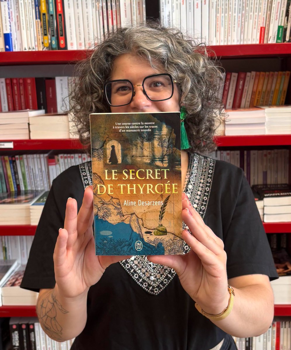 librairiemollat's tweet photo. 🏖 Découvrez les lectures d'été du rayon poche ! 👒

Le secret de Thyrcée de Aline Desarzens paru aux @Editions_Jailu. 
Une enquête littéraire fabuleuse ! 

Laissez-vous emporter par vos lectures.🐟
👉 https://t.co/QXyGjVPBuo   #enquête