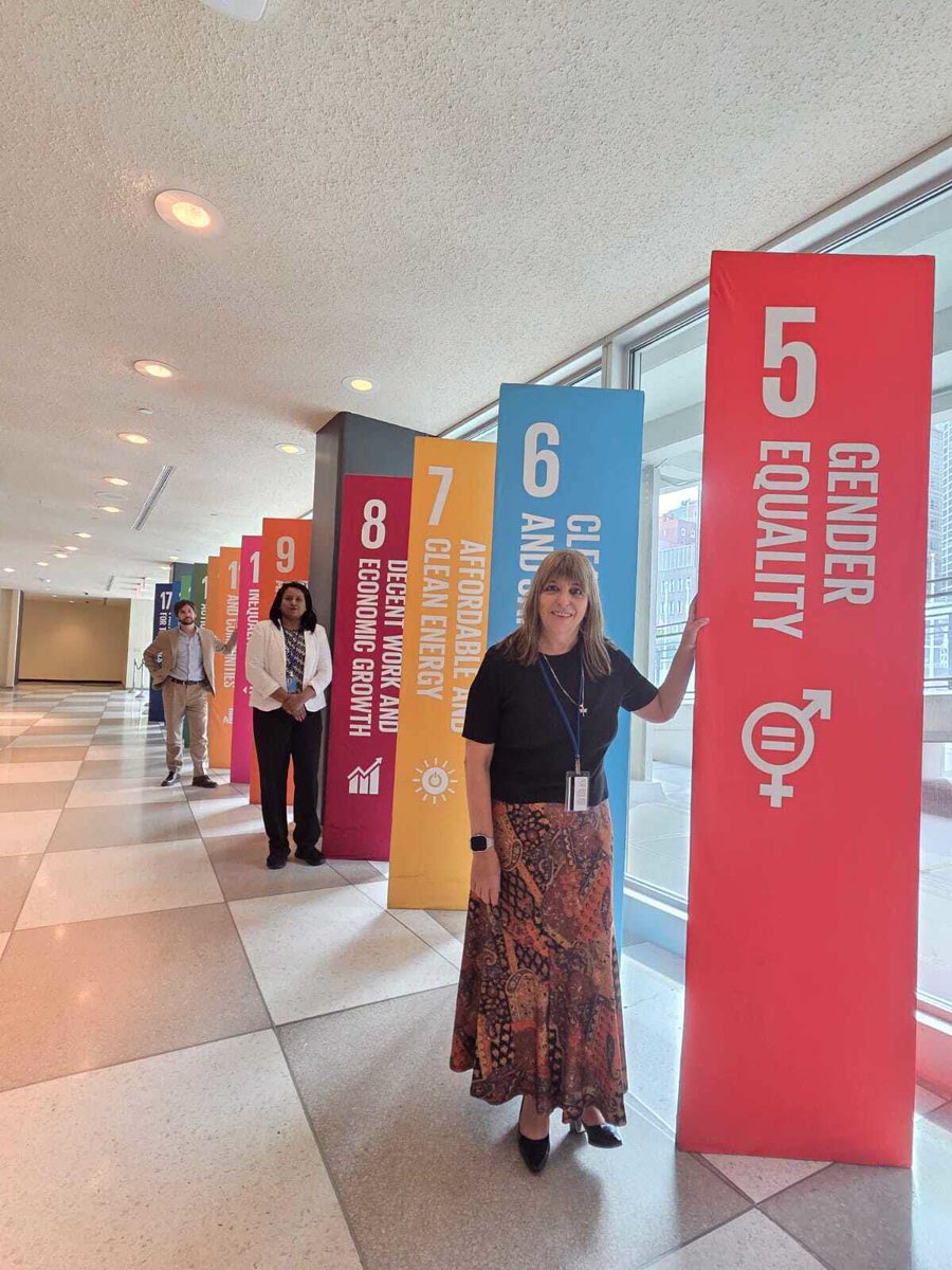 ituc's tweet photo. Marita Gonzalez, equipo de relaciones internacionales CGT Argentina, participó en un evento de la Oficina del Alto Comisionado de las Naciones Unidas para los Derechos Humanos (OHCHR) sobre el ODS 11, destacando la necesidad de construir ciudades más inclusivas, sostenibles y centradas en los derechos humanos.

🗣️  “Miles de personas viven desprovistas de servicios básicos, atrapadas en un círculo vicioso donde no tener hogar impide el acceso a un trabajo, y no tener trabajo te empuja a la calle. Por eso impulsamos a los Estados miembros a que:

• Reconozcan los cuidados como un derecho humano y un bien común.
• Garanticen el trabajo decente.
• Aumenten la inversión pública.
• Inviertan en marcos de transición justa hacia ciudades sostenibles.” 

🔗 https://t.co/YehqL6LnpX… 
#HLPF2026 #TimeFor8 #SDG11 #ODS11 @cgtoficialra @CSA_TUCA