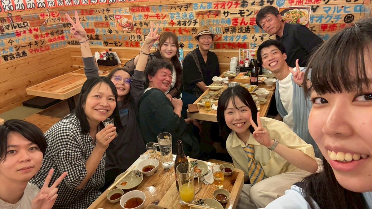 ayanosuke55's tweet photo. 稽古始めでした！
顔合わせと戯曲の世界観に触れていただくところから。稽古のあとは打ち入り。
少し遅れてお誕生日も祝っていただきました！幸！！
#虚空旅団　#89秒 https://t.co/DJ6VQVdytj