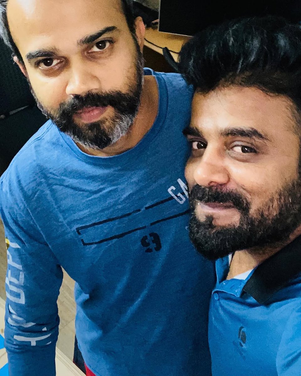 RVVR9999's tweet photo. Att France 💥🥳
.. @bhuvangowda84 #PrashanthNeel https://t.co/chBR1OrF5C