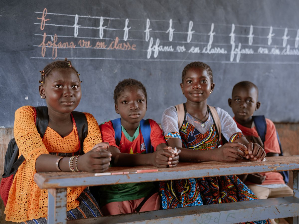 GPforEducation's tweet photo. In Burkina Faso, 10% of the population have been internally displaced – over half of them children.

With support from #EducationOutLoud, civil society is helping these children access education in their host communities: https://t.co/uMYlixRdUe

#FundEducation https://t.co/j52O95nj6o