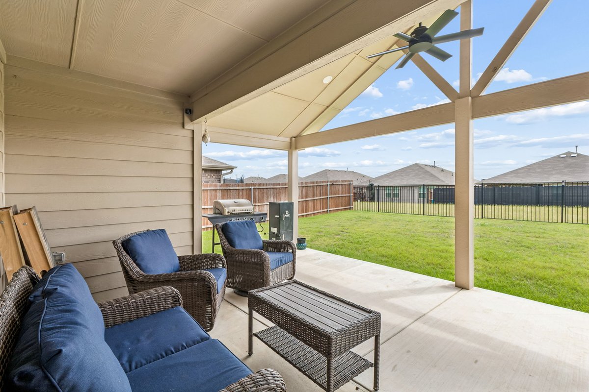 HotHomesDallas_'s tweet photo. Imagine ending the day on your covered patio, enjoying an open-concept home, and saving on energy with paid-off solar panels. Add easy access to Fort Worth and Denton, and you've found a lifestyle worth seeing. Curious? Call 469-530-3373 #JustinTX #DFWRealEstate #TexasHomes https://t.co/y4iM0uEnja