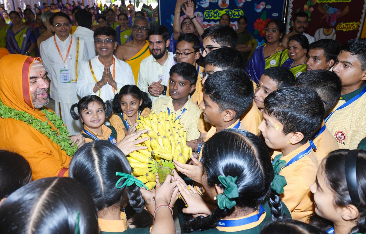 ShankaraPeetha's tweet photo. ಶ್ರೀಸವಾರಿ ~ ಶ್ರೀಮೊಕ್ಕಾಂ:
ಶ್ರೀ ಭಾರತೀ ವಿದ್ಯಾಲಯ, ವಿಜಯನಗರ, ಬೆಂಗಳೂರು

*ಶ್ರೀಸಂಸ್ಥಾನದವರಿಂದ ವಿದ್ಯಾಲಯದ ನೂತನ ಕಟ್ಟಡ ಲೋಕಾರ್ಪಣೆ

11-07-2026 https://t.co/4Ke1eHAdcN