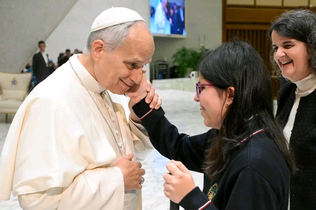 UcheMaryOkoli's tweet photo. She couldn't see the Pope.

Most people would have simply spoken to her and moved on.

But Pope Leo XIV did something so tender that it leaves me emotional.

Knowing she was blind, he gently took her hand and placed it on his face, allowing her to "see" him the only way she could.

She couldn't look into his eyes.

She couldn't see his smile.

But in that moment, she knew he was truly there.

Sometimes, the loudest sermons are preached without a single word.

This is what compassion looks like. 🥹❤️