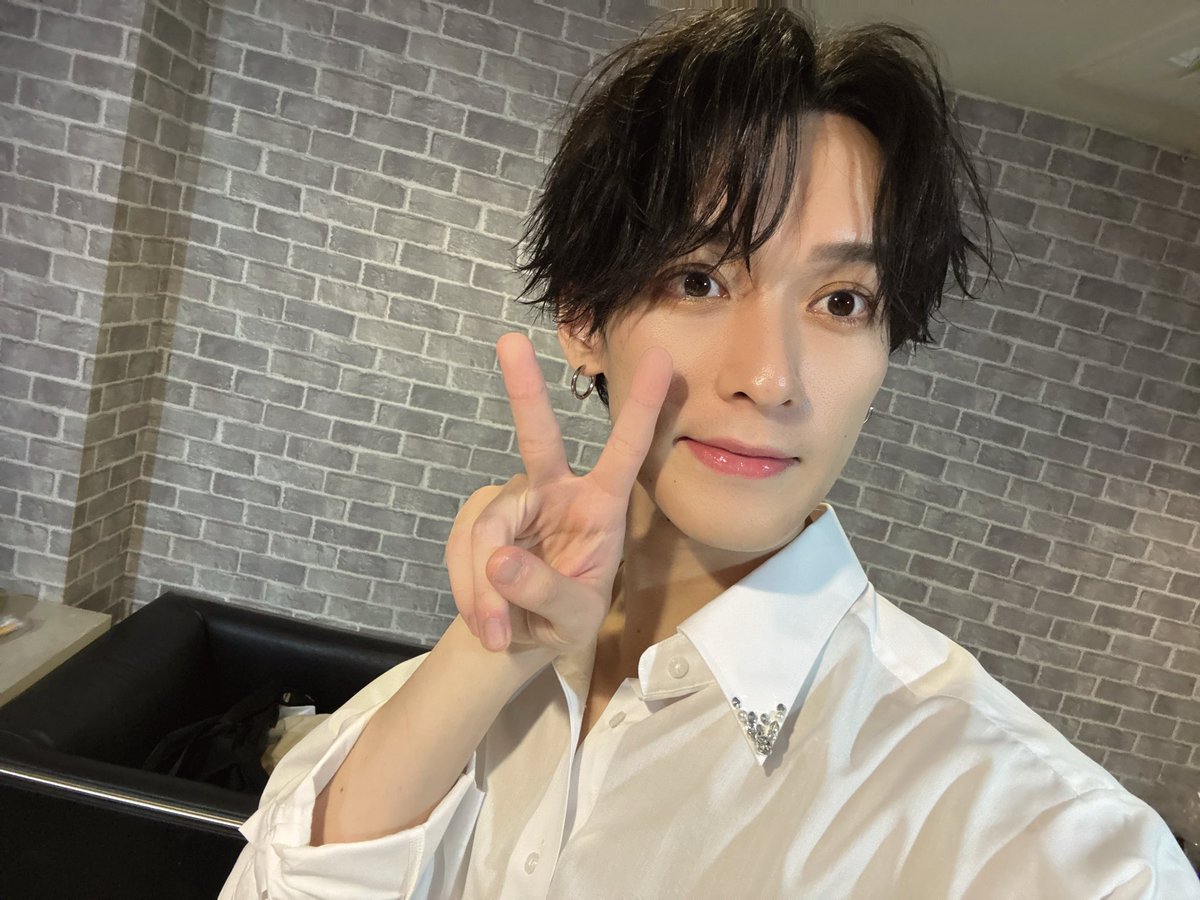 k3oh15e's tweet photo. AVEST LAST LIVE ~ We are Best ~
本当にありがとうございました！

関わってくれた全ての皆様に感謝と、僕をここまで成長させてくれてありがとうございます。

AVESTで経験した物や、皆んなと一緒に見た景色は一生忘れません。

たくさんの幸せをありがとうございました！

AVEST KOHEI https://t.co/eqArfLLKMj