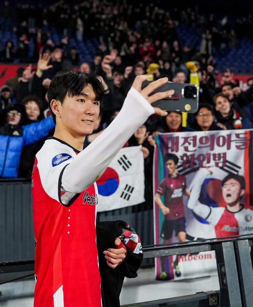 DTransferencias's tweet photo. 🚨 FC Porto está 𝗠𝗨𝗜𝗧𝗢 𝗣𝗘𝗥𝗧𝗢 de garantir a contratação de Hwang in-Beom, avança @abolapt.
As negociações entre os “Dragões” e o Feyenoord pelo internacional sul-coreano estão bem encaminhadas, adianta a mesma fonte. https://t.co/QxsjuUdoyQ