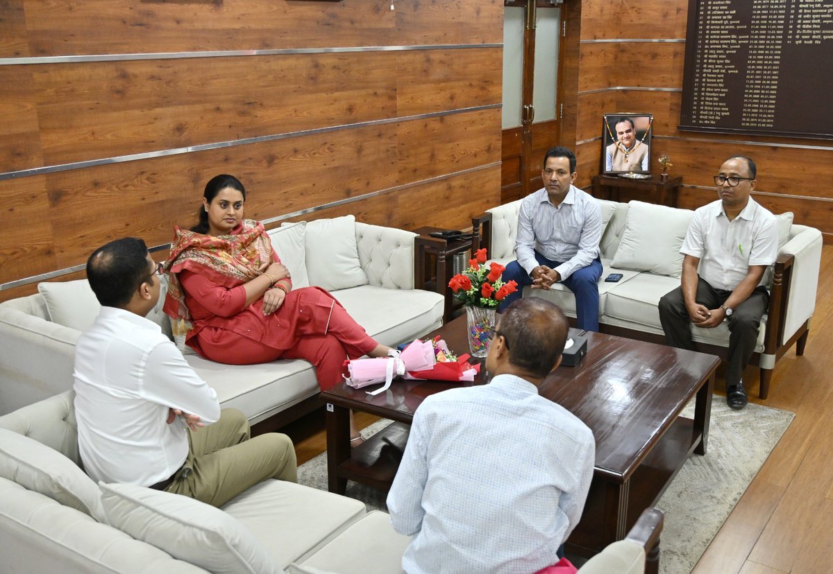 IndustriesBihar's tweet photo. The initiative is aimed at transforming the invasive water hyacinth into a sustainable economic resource, creating new livelihood opportunities while promoting environmental conservation. Over the next eight months, the project will directly benefit 200 artisans, including 150 artisans from Saharsa and 50 artisans from Vaishali, through the establishment of Common Facility Centres (CFCs), comprehensive skill development and capacity-building programmes, product design and innovation support, and enhanced market linkages. 

The project is expected to significantly strengthen Bihar's handicrafts and textile ecosystem by fostering sustainable entrepreneurship and expanding income-generating opportunities for rural artisans.

#BiharHaiTaiyar
🚨उद्योग और रोजगार के क्षेत्र में रफ्तार पकड़ता बिहार!
#BuildAndBelieveInBihar

@PMOIndia @PiyushGoyal @CimGOI @GovernorBihar @samrat4bjp @_ShreyasiSingh @officecmbihar @kundan_ias @PTI_News @ddnewsBihar @PIB_India @DoC_GoI @investindia @BiharIndustries @BiharCabinet @investBihar @ficci_india @bimcgl @BSPCBOfficial @idabihar @startup_bihar @BIADAbihar @FollowCII  @NEDFi_Official