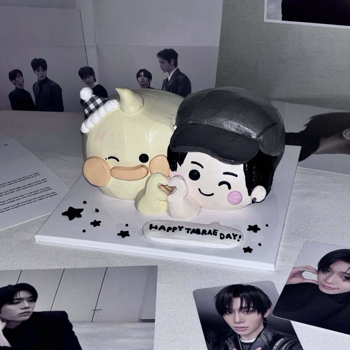 lotaerve's tweet photo. ⠀∧＿∧
（𓂂︲⩊︲𓂂)つ━★・*。
⊂　　 　ノ 　　　・゜+.
　しーＪ　　°。+ *´¨)
　　　　　　　　.· ´¸.·*´¨) ¸.·*¨)
　　　　　　　𝙃𝘼𝙋𝙋𝙔 𝙏𝘼𝙀𝙍𝘼𝙀 𝘿𝘼𝙔
　　　　　　　　　(¸.·´ (¸.·'*★
　　
#24thLapWithTaerae  
#세상을_물들일_태래_생일축하해
#HAPPYTAERAEDAY https://t.co/PHgSl9vsXU