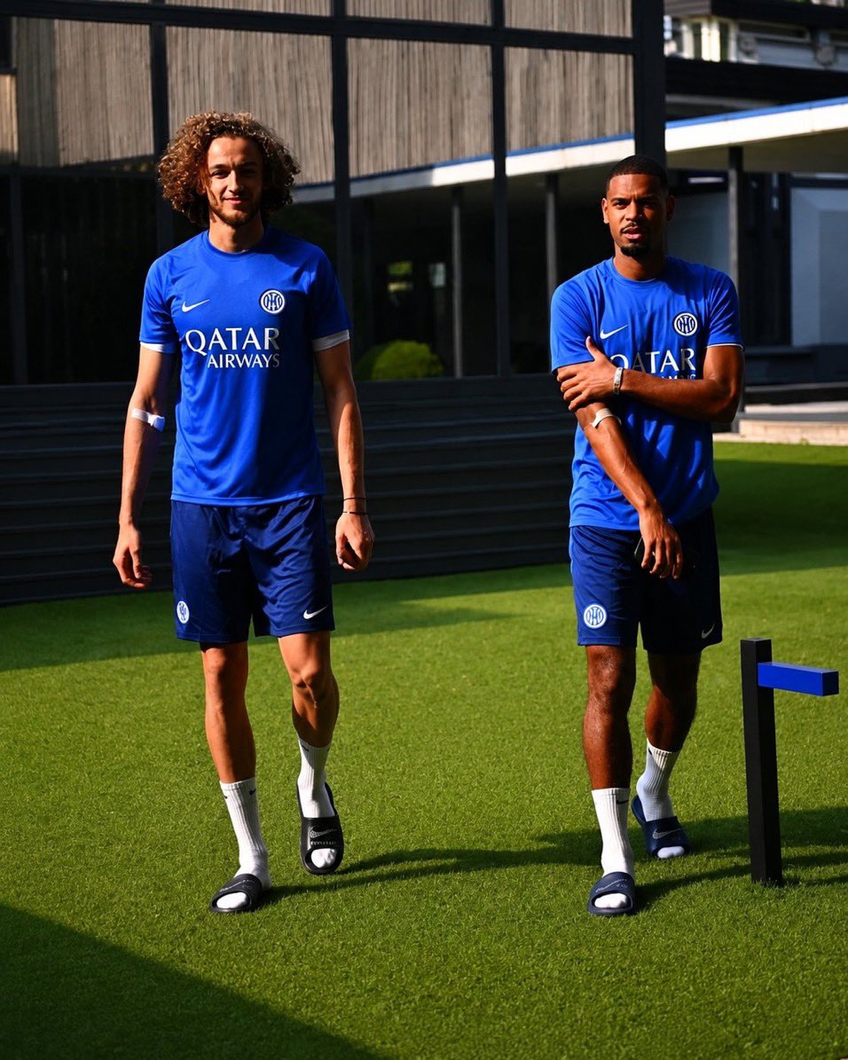 raffaelecaru's tweet photo. 🇫🇷⚫️🔵 https://t.co/4cHy3dSIsG