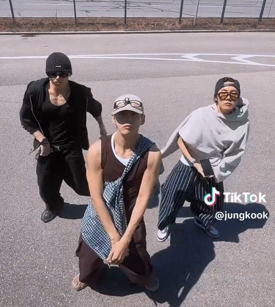 vhope love bot tweet media