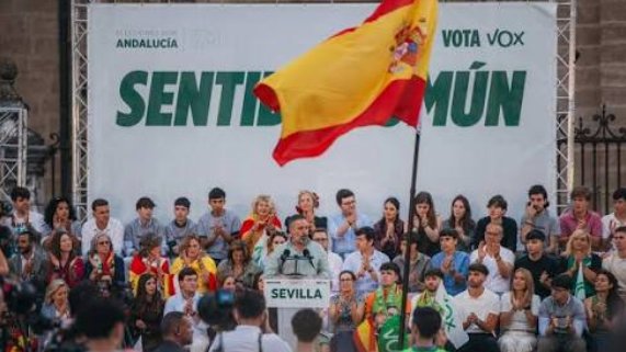 RaulGallart80's tweet photo. 🔴 URGENTE | El Ayuntamiento de Sevilla paraliza, gracias a VOX, la licencia de obras de la nueva macromezquita con comedor y centro médico para musulmanes.

🇪🇸 La formación de Abascal mantiene el mismo mensaje SIEMPRE: 

1. NO a la islamización de España 
2. PRIORIDAD NACIONAL https://t.co/CxYyMAcA54