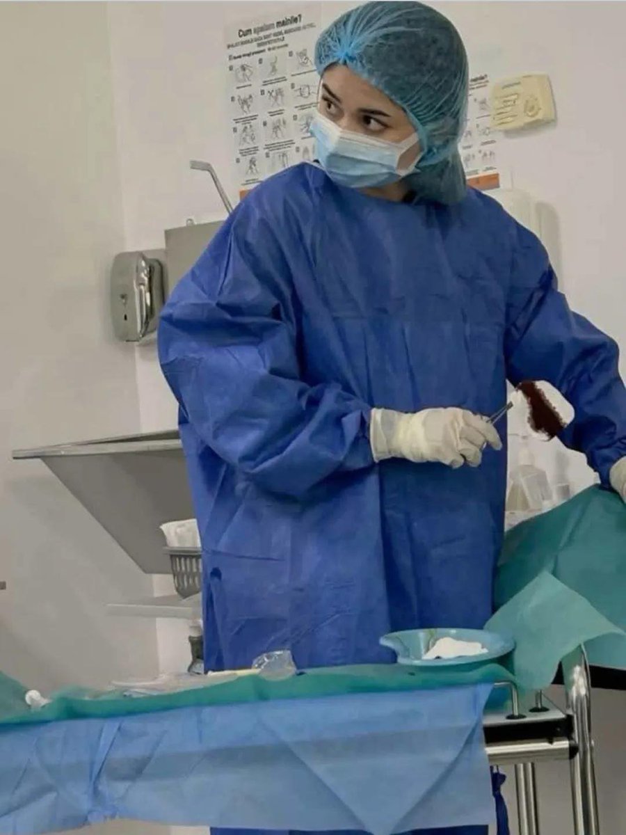 SabrieenR's tweet photo. دكتوره مصرية بتحكى قصة بنت سودانية حولت من كلية تمريض لكلية طب القصر العيني
 
ياريت نقرأ القصة المضحكة بالنسبة للسودانية والمبكية المقهرة بالنسبة للمصريين 😔💔💔 https://t.co/0NQzxrp4ue