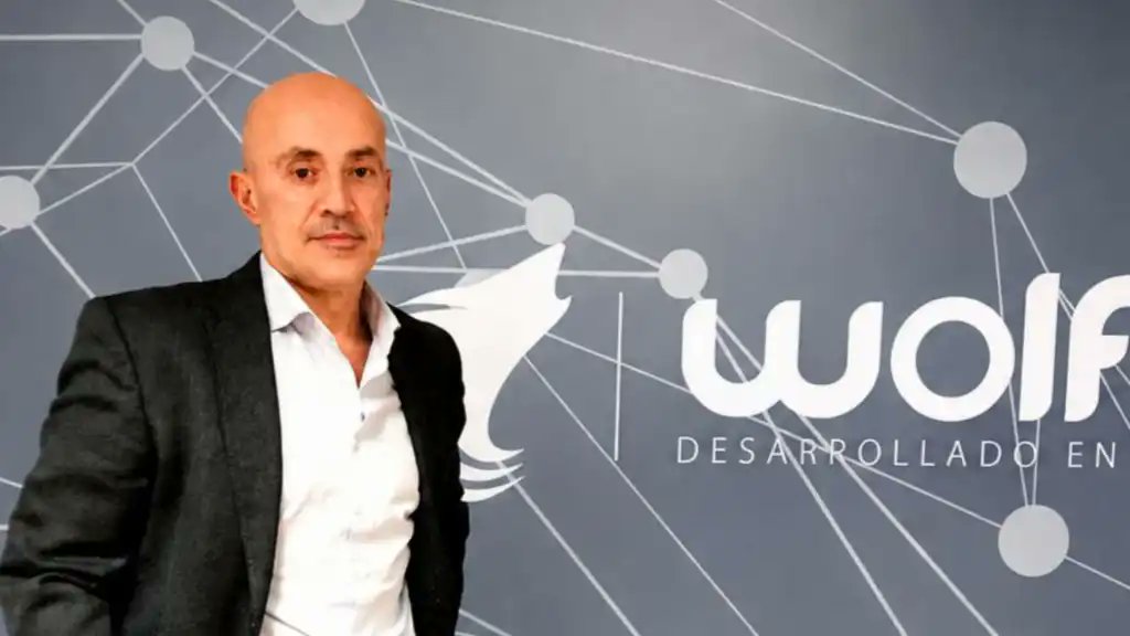 ComputerworldES's tweet photo. Más del 92% de las grandes bodegas españolas trabajan con @WolfCRM. Manuel García Pinacho, su CEO, nos explica cómo un #CRM español compite frente a Salesforce sin su presupuesto de marketing: especialización sectorial y acompañamiento real al cliente. https://t.co/fiyDajBVFf https://t.co/tDiT4a3wBg