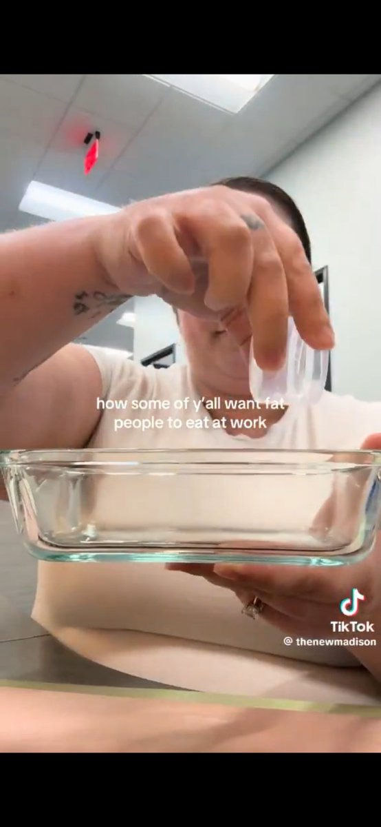 TheLaurenChen's tweet photo. The overweight woman who went viral pretending not to eat anything -

I'd assumed the empty tupperware she was pouring something into was supposed to be a salad and dressing

It wasn't 

It was actually a giant pancake with maple syrup 😭 https://t.co/FNJoXf0iFO