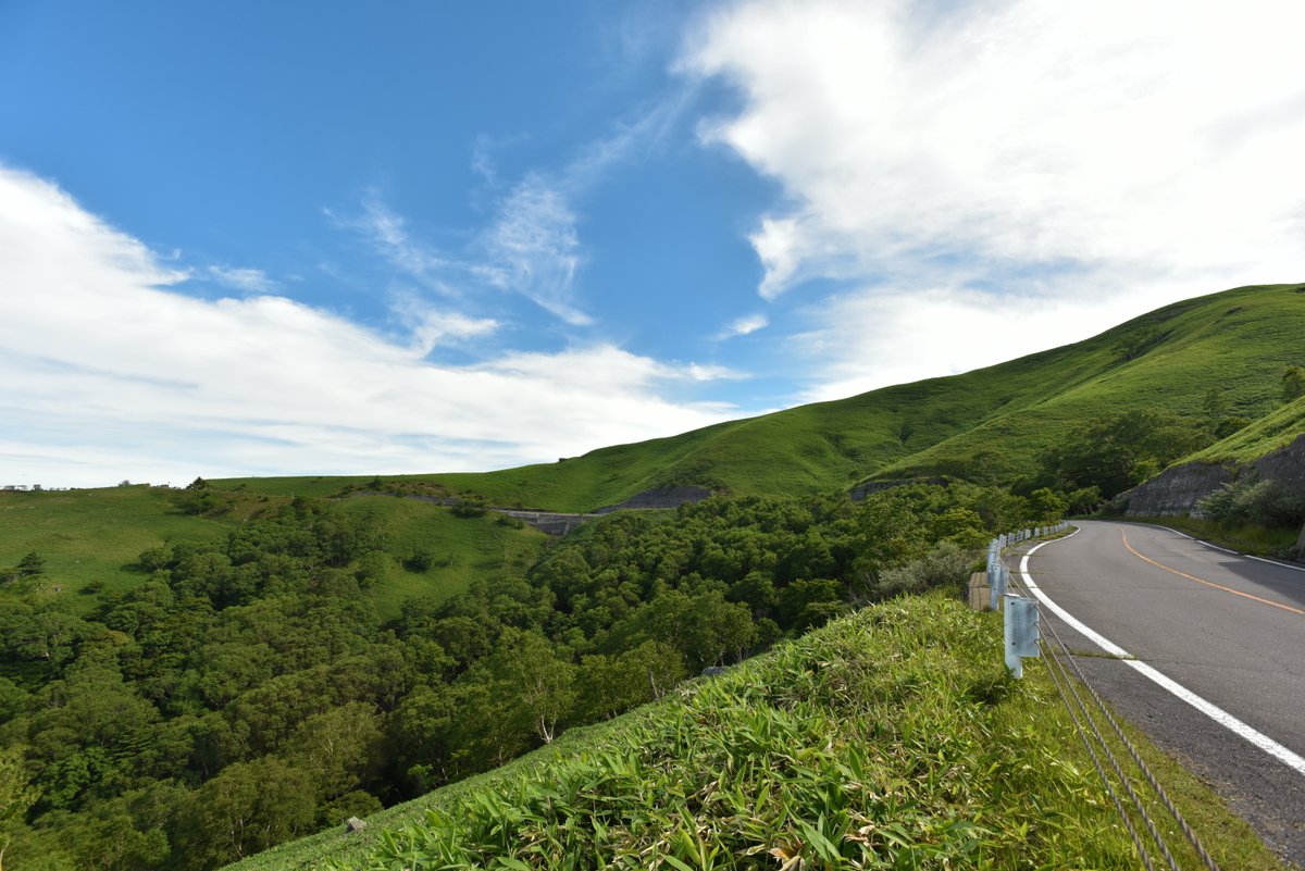 HanseN_A900's tweet photo. ビーナスラインはこういう風景がステキだとは思う。稚内空港手前の宗谷丘陵的なやつ。 https://t.co/pDX0w05hsS