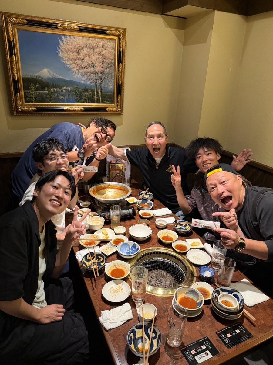 SATOMIMASATO's tweet photo. 今夜　NGK進行くんと若手芸人さん、我が孫とラストは、
まさと23年振りのボーリング🎳
待ち時間の間にプリクラ。
若い人の感性がいい刺激になり、明日からに活かせます。
いい疲れです https://t.co/QohiY5855z