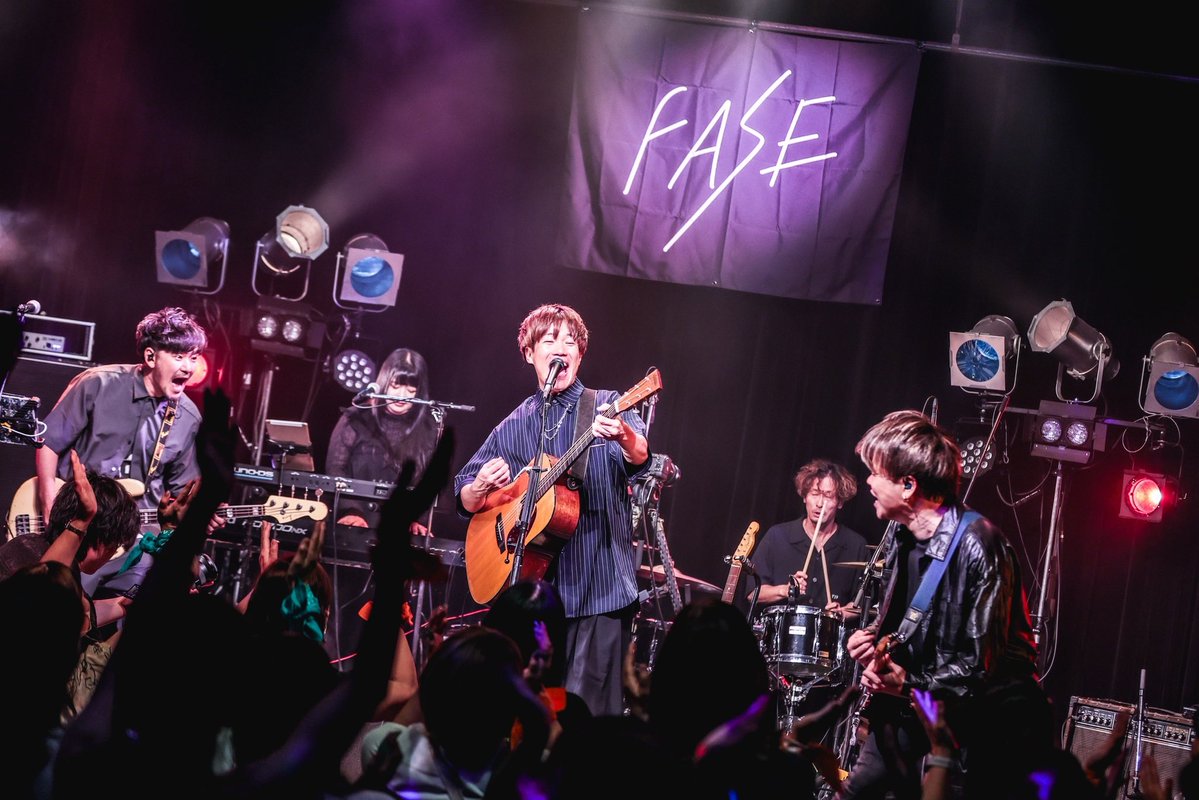 FASEmusic's tweet photo. ￣￣￣￣￣￣￣￣￣￣￣￣￣
　Thank you for comming
　　”My City Lights”
      Release Live  OSAKA

￣￣￣￣￣￣￣￣￣￣￣￣￣
大阪ありがとう！
ステージからのみんなの表情も、
ジャンプも、最高でした！
幸せすぎたぜぃ！

photo : @sa_hokohoko https://t.co/ye88vbwFNL