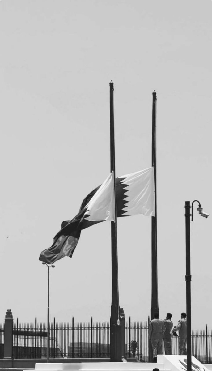 mxx4__'s tweet photo. حتى العلم من قوة الصدمه انهار
حول وطاح ولا بقى الا .. حديده

الله يصبّرنا ويحسن عزاء .. الدار
في غيبة اللي والله انه .. فقيده https://t.co/FMfIk1H5Vc