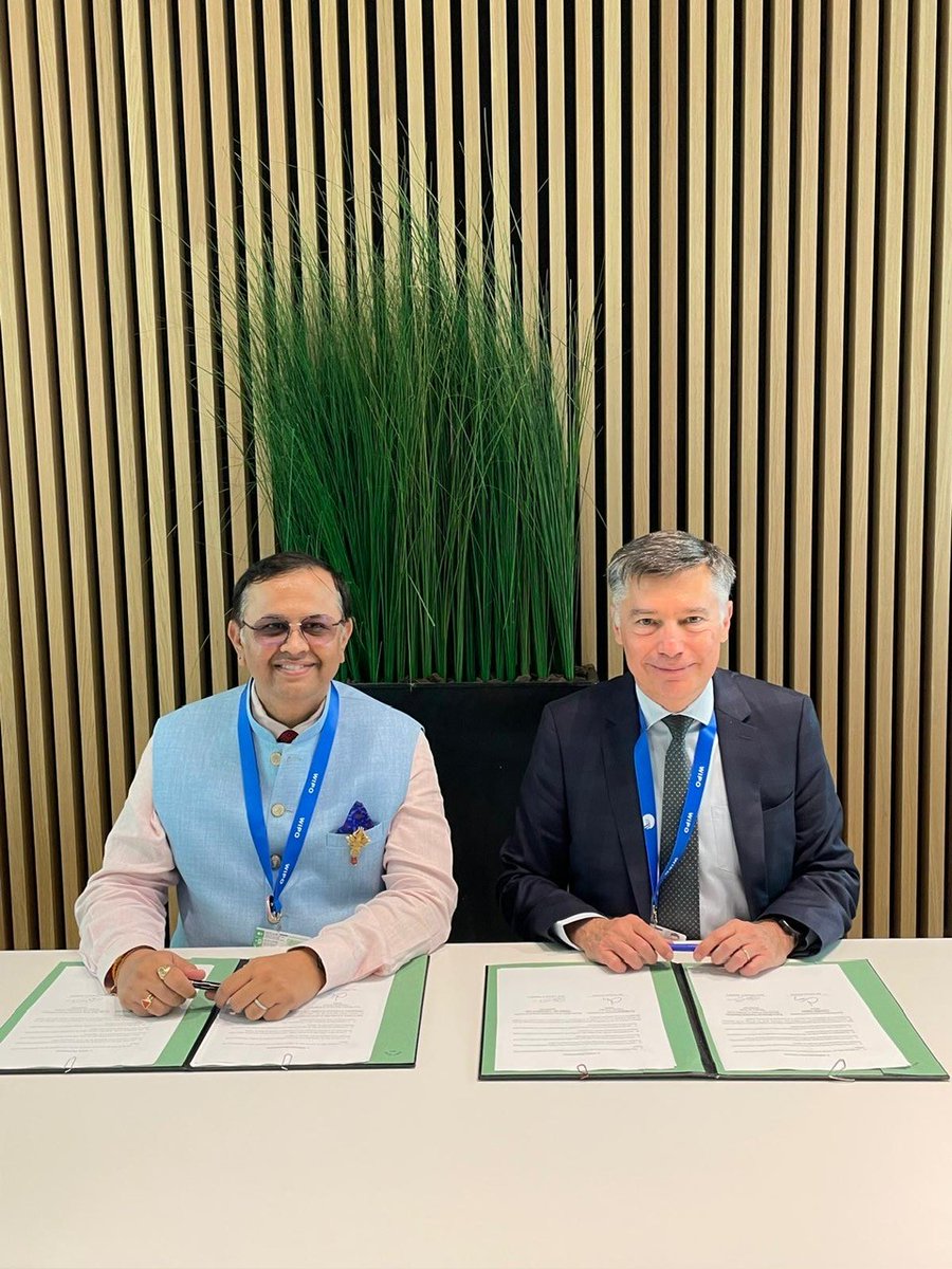 INPIFrance's tweet photo. Assemblées de l'OMPI : l'INPI poursuit le renforcement de ses coopérations internationales

🤝 Après une première séquence d'échanges en ouverture des Assemblées générales de l'OMPI, l'INPI a poursuivi, du 10 au 13 juillet, ses rencontres bilatérales avec ses partenaires internationaux, lesquelles ont permis de :

✅ Échanger sur les enjeux de propriété intellectuelle notamment liés à l’IA aux États-Unis et en France avec le Sous-secrétaire au Commerce chargé de la propriété intellectuelle et directeur de l'Office américain des brevets et des marques (USPTO), Monsieur John A. Squires, ainsi que sur la préparation de la prochaine réunion des chefs d'office de propriété intellectuelle du G7 ;

✅ Etablir avec l'Office saoudien de la propriété intellectuelle (SAIP) un premier bilan très positif de la mise en œuvre du plan de travail 2025-2026 organisant nos activités de coopération ;

✅ Signer avec l'Office indien de la propriété intellectuelle (CGPDTM) un nouveau plan de travail formalisant nos activités de coopération autour de sujets stratégiques, comme les indications géographiques ou le partage d'expérience sur l'intelligence artificielle, dans le contexte de l'Année franco-indienne de l'Innovation 2026 ;

✅ Conclure avec l'Institut chilien de la propriété industrielle (INAPI) un nouvel accord de coopération qui encadrera la coopération entre nos deux pays pour les cinq prochaines années ;

✅ Formaliser avec l'Office portugais de la propriété industrielle (INPI) une coopération engagée depuis plusieurs années par la signature du premier protocole d'accord entre nos deux offices ;

✅ Signer avec l’Office slovène de la propriété intellectuelle (SIPO) un plan de travail organisant nos travaux sur la modernisation des procédures et nos échanges sur le sujet de l’évaluation et du financement de la PI ;

✅ Se joindre à une trilatérale réunissant l'INPI, l’Office allemand des brevets et des marques (DPMA) et l’Office des brevets de la République de Pologne (UPRP) dans les locaux de la Représentation Permanente de la Pologne auprès des organisations onusiennes à Genève dans le but de pérenniser et de renforcer une coopération entre nos trois offices au service de la compétitivité des entreprises toujours plus innovantes, efficaces et ouvertes sur l'international.

Merci à :
- M. John Squires, Sous-secrétaire au Commerce chargé de la propriété intellectuelle et directeur de l'Office américain des brevets et des marques (USPTO) ;
- Dr. Abdulaziz Alswailem – Directeur général de l'Office saoudien de la propriété intellectuelle (SAIP) ;
- Prof. (Dr) Unnat P. Pandit, Controller General of Patents, Designs & Trade Marks Registrar of Copyrights and GI l'Office indien de la propriété intellectuelle (CGPDTM RoC&GI) ;
- M. Esteban Figueroa Nagel, directeur national de l'Institut National de Propriété Industrielle de l'Institut chilien de la propriété industrielle (INAPI) ;
- Mme Ana Margarida Bandeira, directrice de l'Office portugais de la propriété industrielle (INPI Portugal) ;
- Mme Karin Žvokelj, directrice de l’Office slovène de la propriété intellectuelle (SIPO) ;
- Mme Eva Schewior, présidente de l’Office allemand des brevets et des marques (DPMA) ;
- Mme Ewa Skrzydło-Tefelska, présidente de lOffice des brevets de la République de Pologne (UPRP).