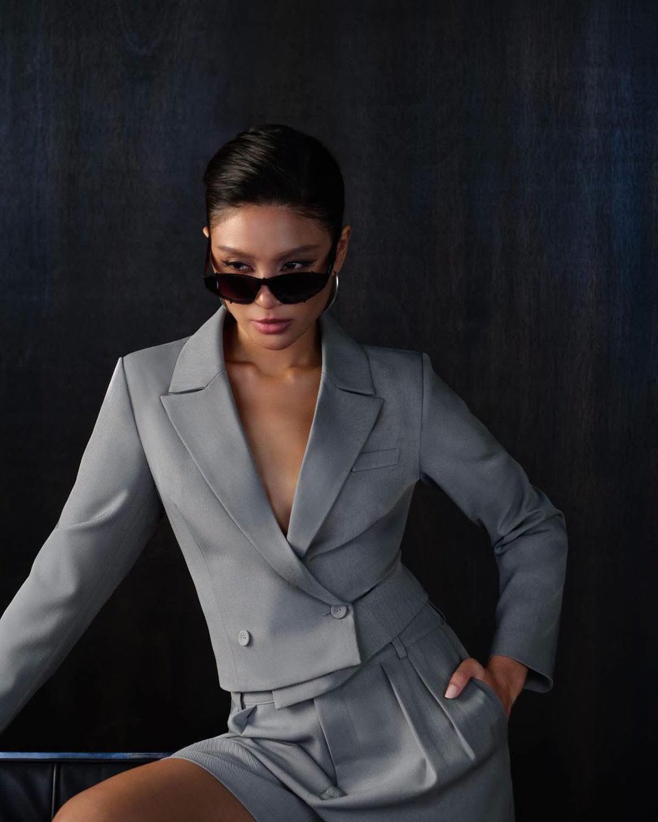 mhigzhendrix's tweet photo. icon. diva. doll. legend. mother. PRESIDENT https://t.co/jyR3E3gJ3r