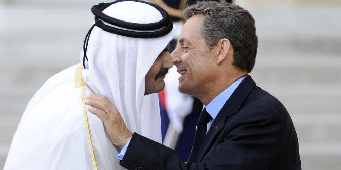 Malbrunot's tweet photo. Qatar. Alors qu'Emmanuel Macron charge Jean-Yves Le Drian de le représenter mardi à Doha pour présenter ses condoléances à l'émir Cheikh Tamim al-Thani, après la mort de son père, cheikh Hamad, l'ancien ministre de la Défense emmenera-t-il avec lui Nicolas Sarkozy, l'ancien président de la République grâce à qui le Qatar, sous le règne de cheikh Hamad, a intensément développé ses relations et ses investissements à partir de 2007 en France? Réponse demain. 
#Hamad