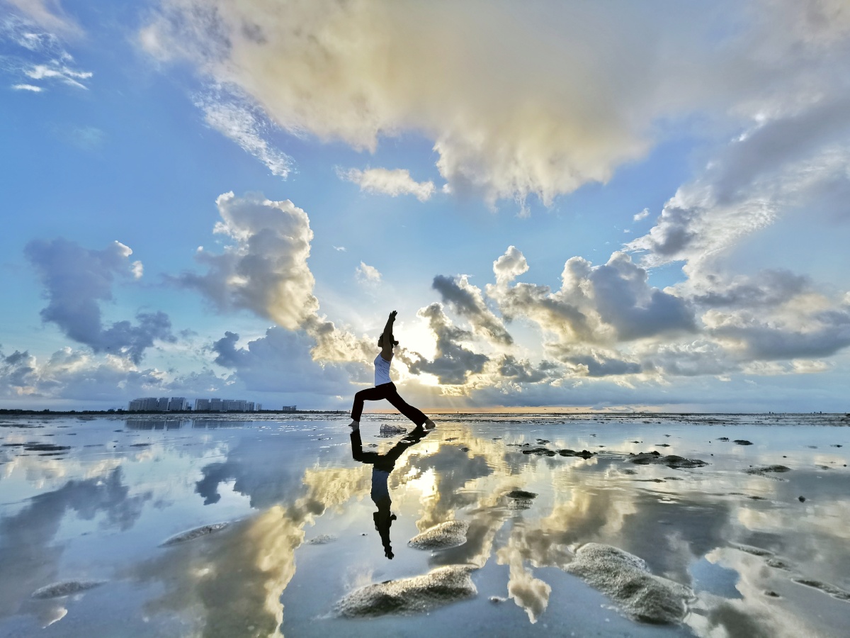 wclfg54534962's tweet photo. Tried the new sunrise beach yoga flow this morning—sun on skin, waves as your mat, 10/10 vibe reset for the week! ， https://t.co/MoPbeqSqEf