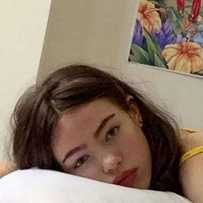smart4noerif2's tweet photo. Saw a beautiful flower painting on the wall. Reminds me to appreciate art in everyday life. https://t.co/SMtRfBINH4