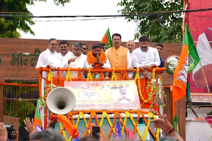 AmritaRathodBJP's tweet photo. एनडीए प्रत्याशी श्री नीरज कुमार सिन्हा जी के नामांकन यात्रा में सम्मिलित हुई, जिसमें एनडीए के विभिन्न घटक दलों के प्रदेश अध्यक्षों और वरिष्ठ नेताओं की उपस्थिति रही। जनता का जनसैलाब और कार्यकर्ताओं का उत्साह इस बात का प्रमाण है कि बांकीपुर की जनता विकास और सुशासन के पक्ष में दृढ़ है। जनता के समर्थन से एनडीए ऐतिहासिक विजय की ओर बढ़ रहा है।
  #NDA4Bihar #bankipur @blsanthosh