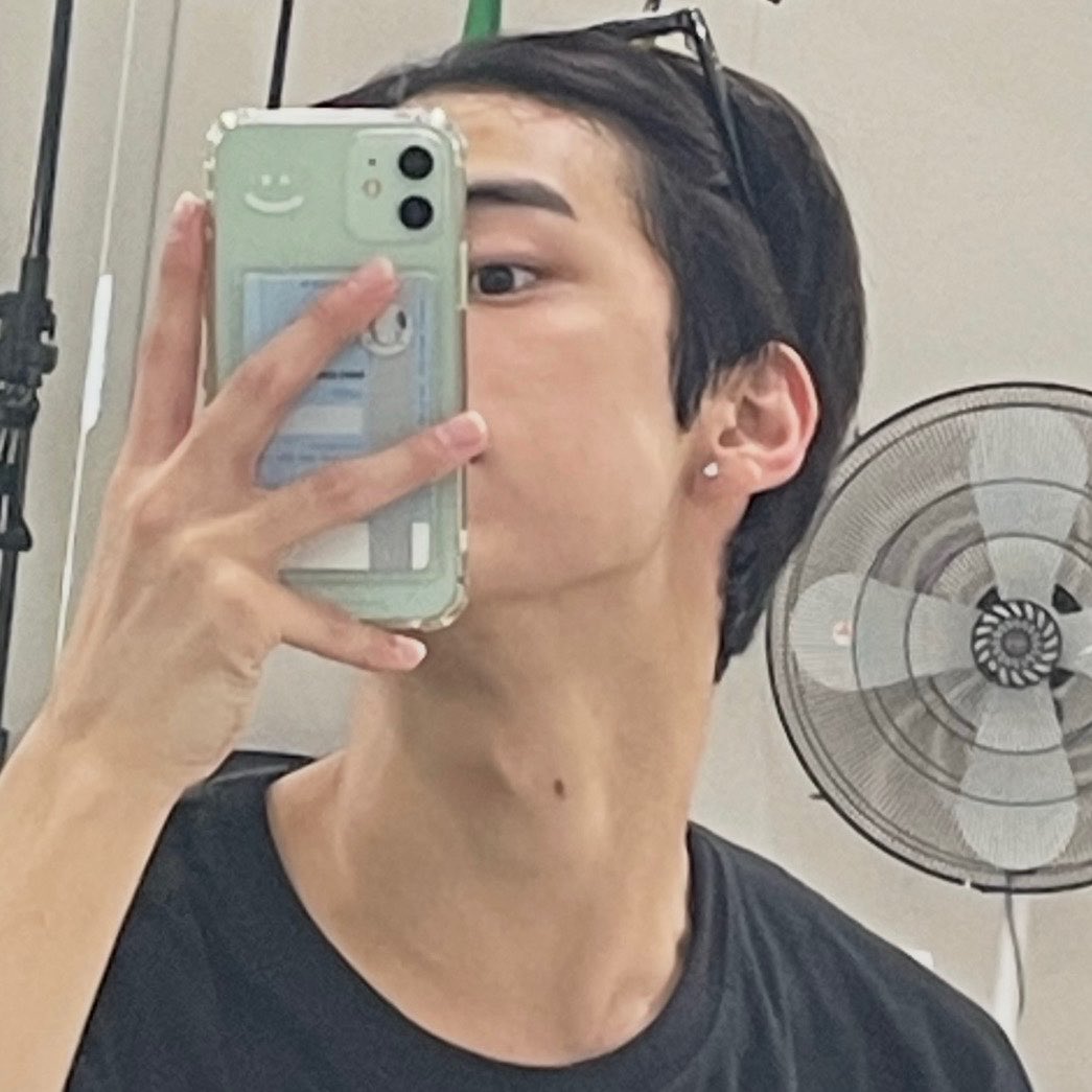 fireconffeti's tweet photo. this is the most predebut dohoon he’s looked in so long and i’m unwell https://t.co/5FX3r6VE1y