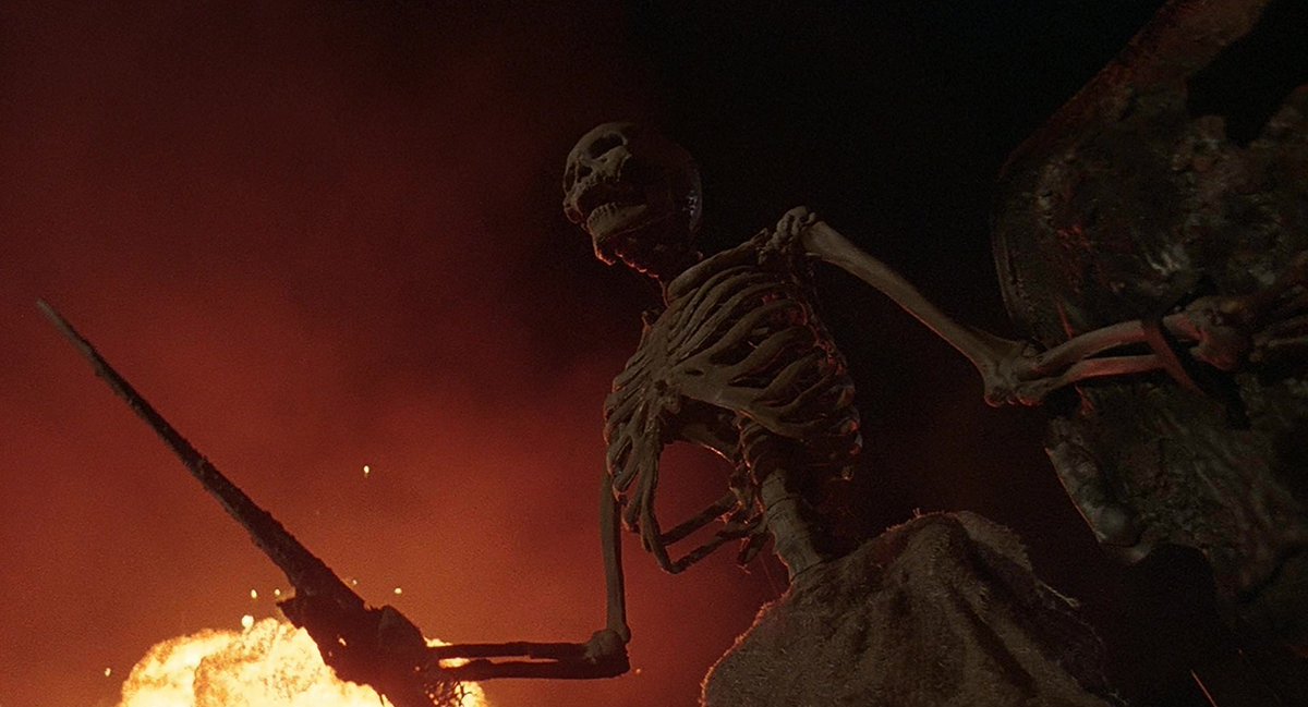 WilliamLuc877's tweet photo. Army of Darkness (1992)
Dir. Sam Raimi 
DoP. Bill Pope https://t.co/LKIHDofJG8