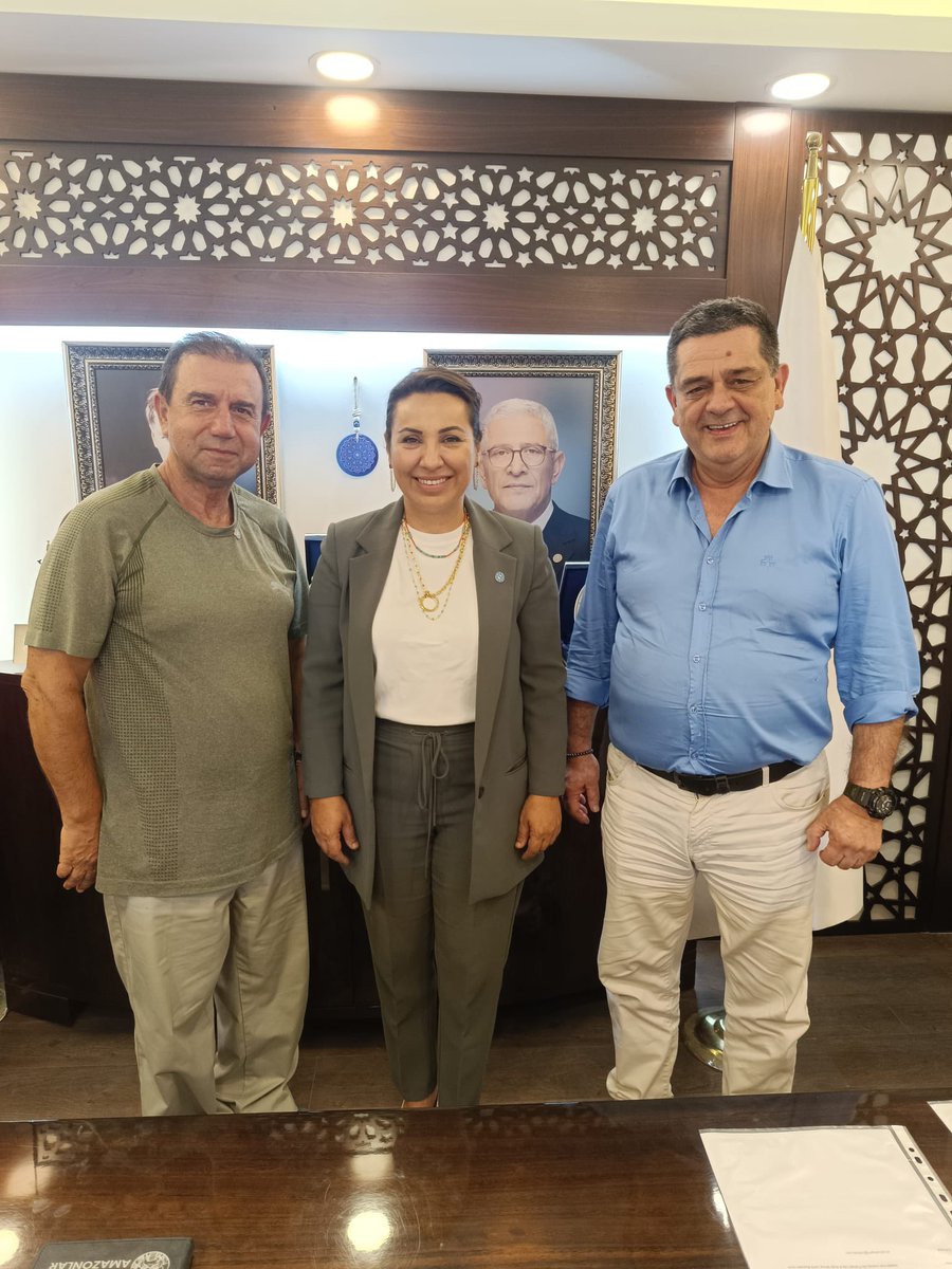 iyiparti35_'s tweet photo. İl Başkanımız Sn. Ülkü Doğan tarafından rozeti takılan , #BenVarım diyen, Sn. Av. Hamdi Çerçi ve Gazeteci Sn. Serhat Gobi’ye İYİler ailesine, hoşgeldiniz diyoruz. Üyeliğini gerçekleştiren İl Bşk Yrd. Sn. Hayri Tuna Yükselen’e teşekkür ederiz. https://t.co/vpgvnK0Rh0