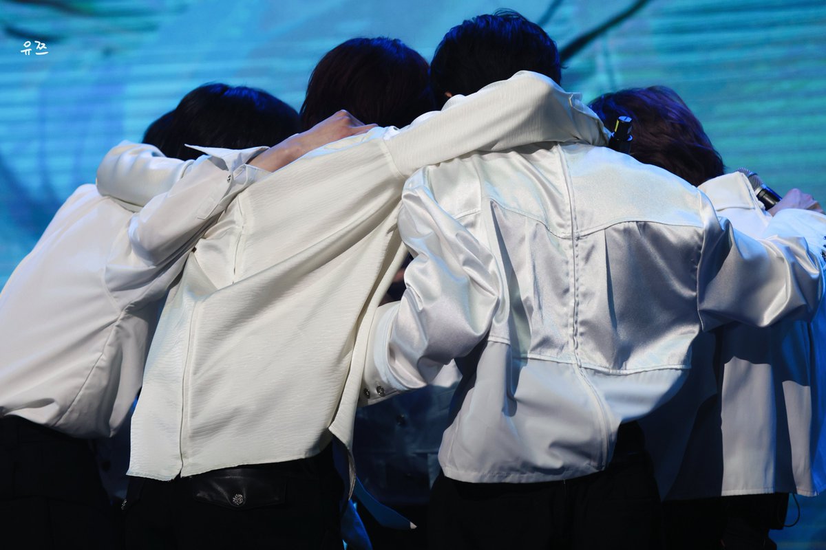 U__Fizz's tweet photo. 250405

n.SSign #엔싸인 

#로렌스 #카즈타 #도하 
#한준 #성윤 #희원 #로빈 https://t.co/aXOxFhl5Et