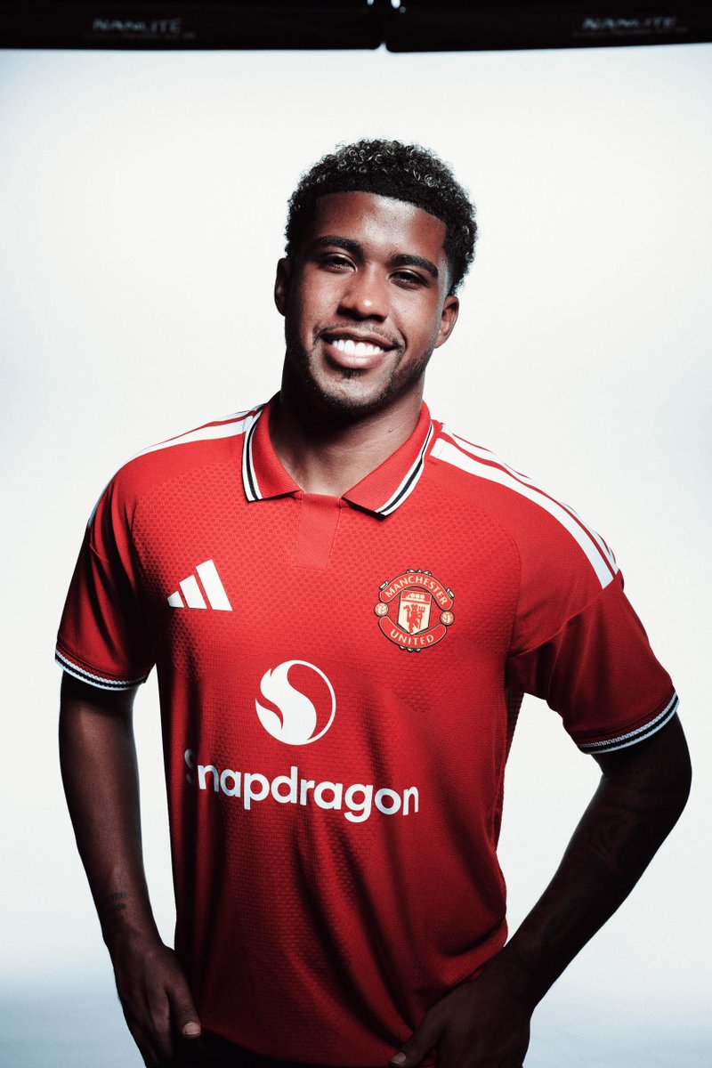 ManUtd's tweet photo. Work hard and smile, you're at Manchester United 🫶 https://t.co/4w2CLskMMe
