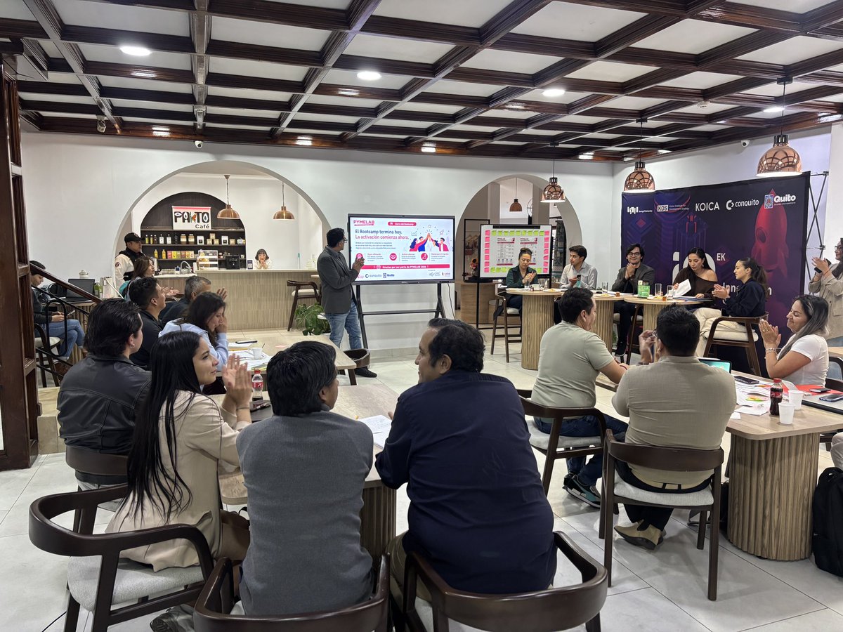 ConquitoUIO's tweet photo. 🤖 #QuitoInnova | Emprendedores de 19 #Pymes culminaron con éxito el programa #PymeLab en el Centro de Innovación de la Ciudad. Se trata de un espacio formativo, virtual y presencial, que fortalece la gestión productiva de estas empresas locales.
#QuitoRenace https://t.co/JYKEX71QVC