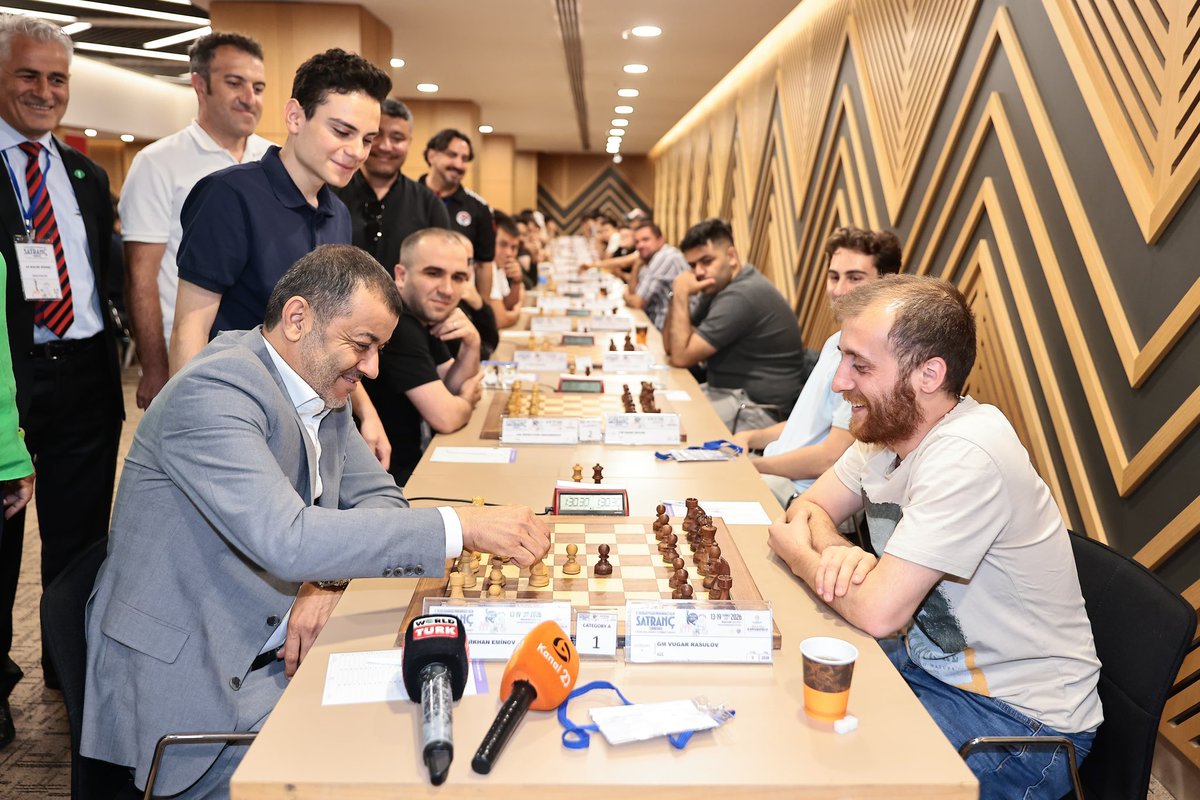 BNuriCavusoglu's tweet photo. Uluslararası Pamukkale Açık Satranç Turnuvası'nın açılış törenini büyük bir heyecanla gerçekleştirdik.

Türkiye'nin en yüksek katılımlı ve en çok ilgi gören açık satranç organizasyonlarından biri olmayı başaran turnuvamızın, ikinci yılında da dünya satrancının önemli isimlerini Denizli'de ağırlıyor olmasından büyük mutluluk duyuyoruz.

Farklı şehirlerden ve ülkelerden bini aşkın sporcuyu şehrimizde buluşturan bu organizasyon; turizmimize, ekonomimize ve kültürel yaşamımıza değer katarken, Denizli'nin uluslararası alanda tanıtımına da önemli katkı sağlıyor.

Dünyanın en zorlu zihin sporlarından biri olan satrancı desteklemeye, sporun evrensel diliyle Denizli'nin marka değerini birlikte büyütmeye devam edeceğiz.