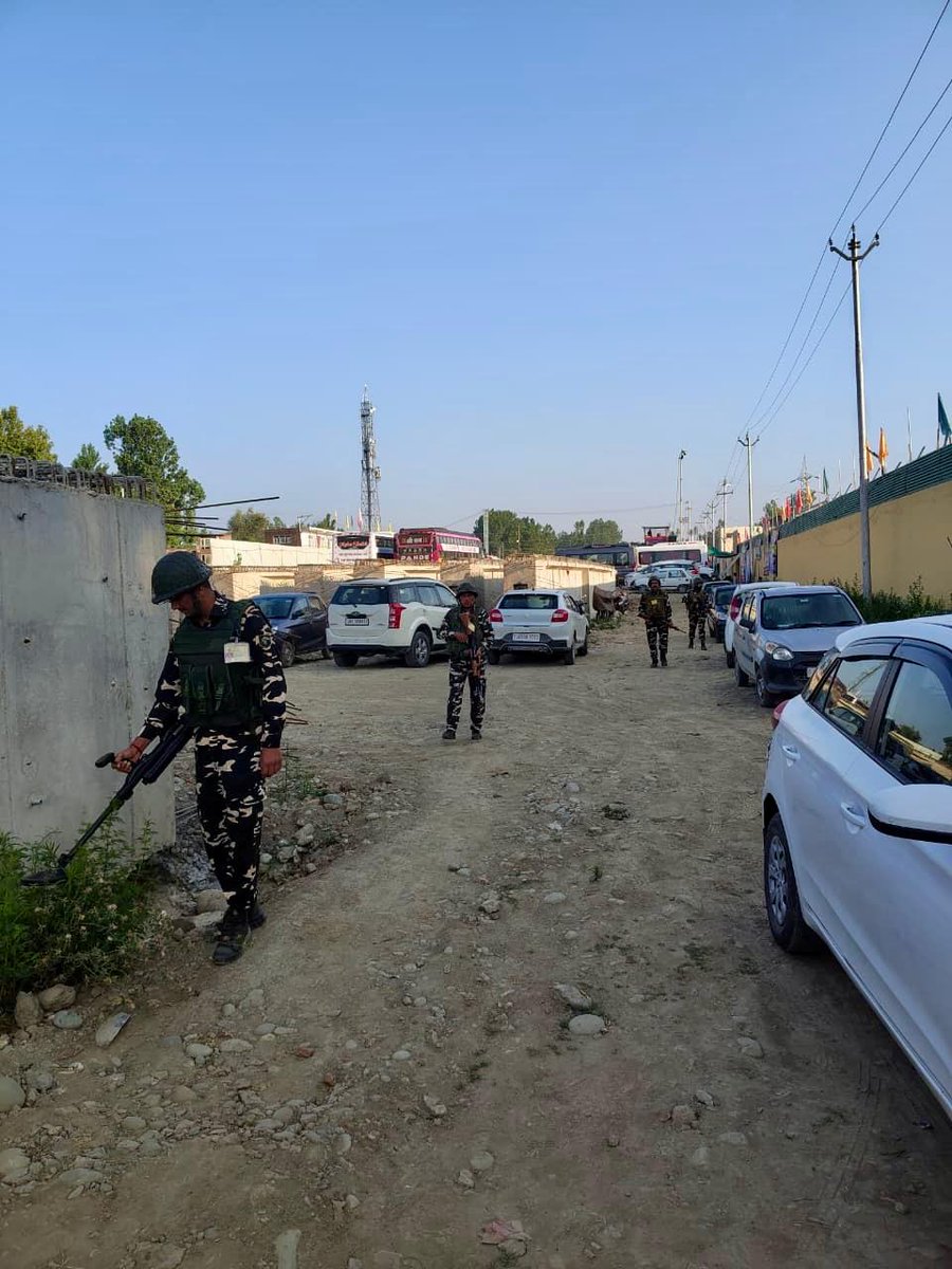 2bnssb's tweet photo. #SSB personnel continuously conducting comprehensive anti-sabotage checks along the Yatra route to thwart any threat to pilgrims on Amarnath Ji Yatra.
@dgssbmha
@SSB_INDIA
#AmarnathYatra2026 https://t.co/bAjNvzWXTU