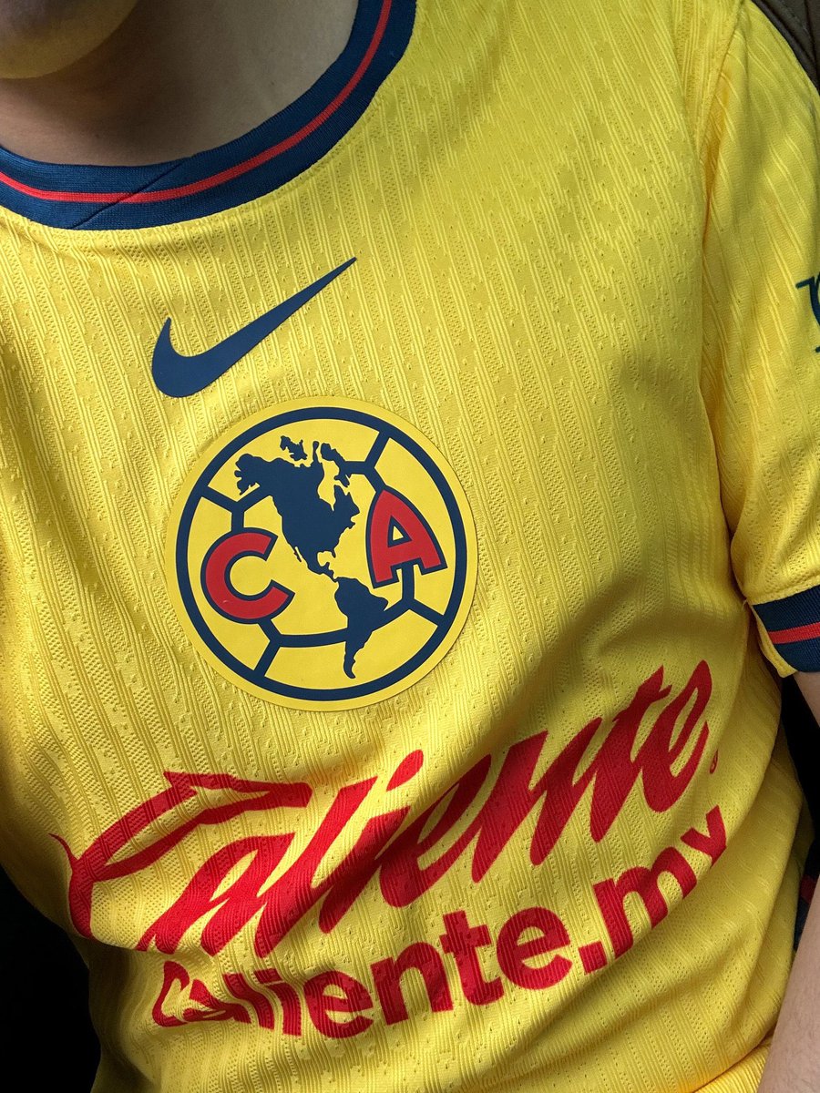 LuisErnestoP95's tweet photo. ¿El nuevo Jersey del @ClubAmerica 26/27 se parece al último jersey de Nike (tricampeón)🦅👀

#GrandesDeCorazon https://t.co/Bf8TiqUmqT