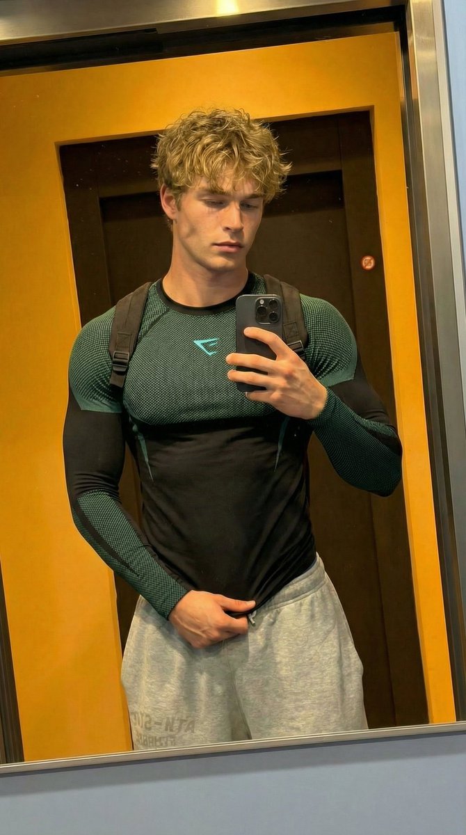 Martinx0f's tweet photo. Feeling so powerful, after the gym https://t.co/ZBpbBLQ5LW