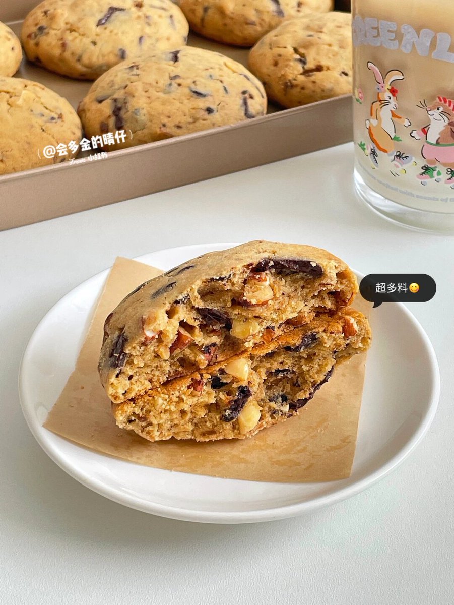 bogws35695489's tweet photo. Just pulled my chocolate chip cookies out of the oven—warm, chewy, and smelling like pure bliss! My first time baking from scratch and it turned out way better than expected. https://t.co/qaYfAu1RyU